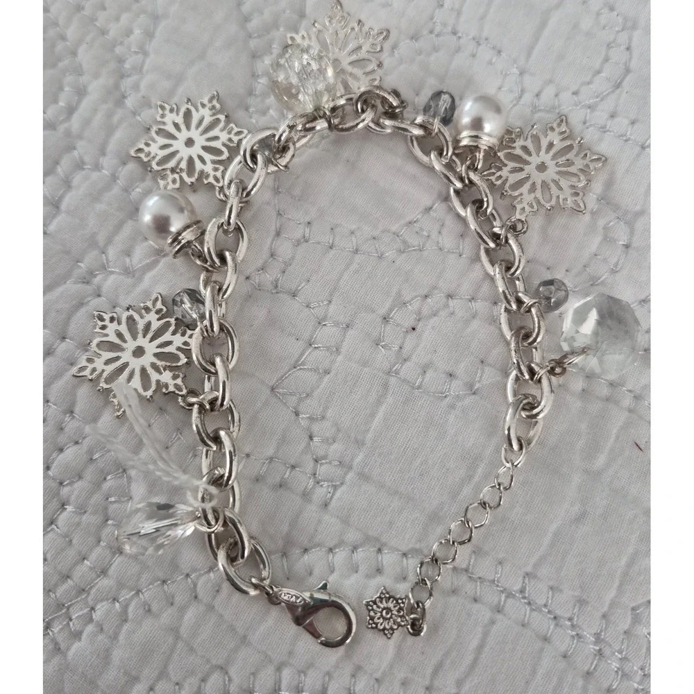 Avon Snowflake Charm Bracelet Silver Tone Faux Pearl Crystal Winter Holiday